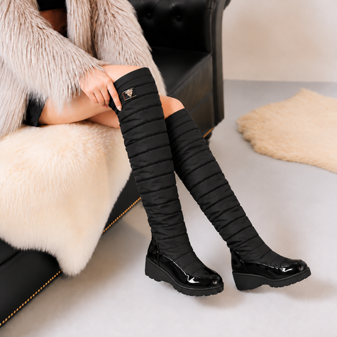 Slip on snow boots in Black
