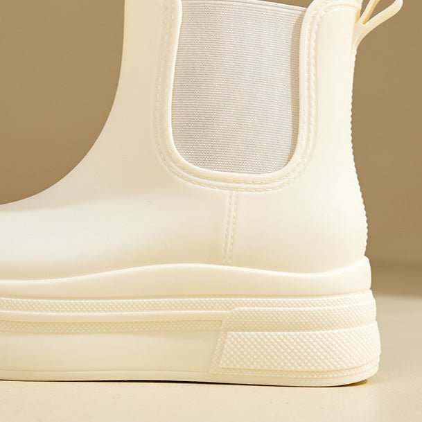 Waterproof boots for women, pull tab detail